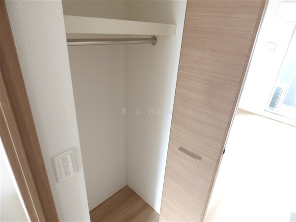 拡大写真:プレサンス三宮東フィール 7階704の収納