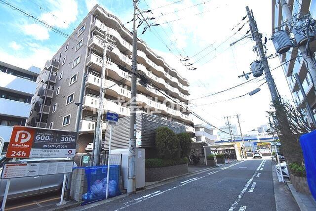 写真：ルミエール八尾の外観