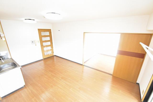 拡大写真:カーサフィオーレ壱番館 3階301の居間