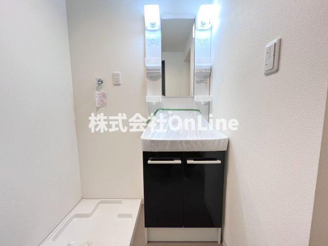 拡大写真:メゾンアオクロ 3階302の独立洗面台