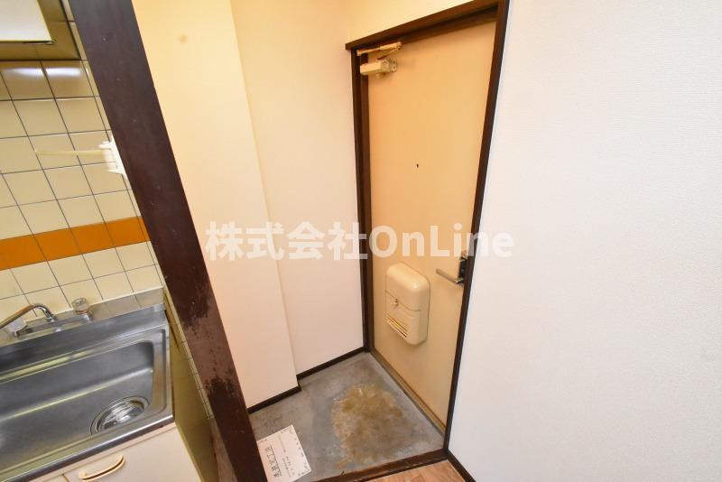 拡大写真:東大阪市長堂3丁目 2階206の玄関