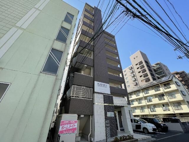 拡大写真:レジデンスアイリス医大南 2階201の外観写真(昼)