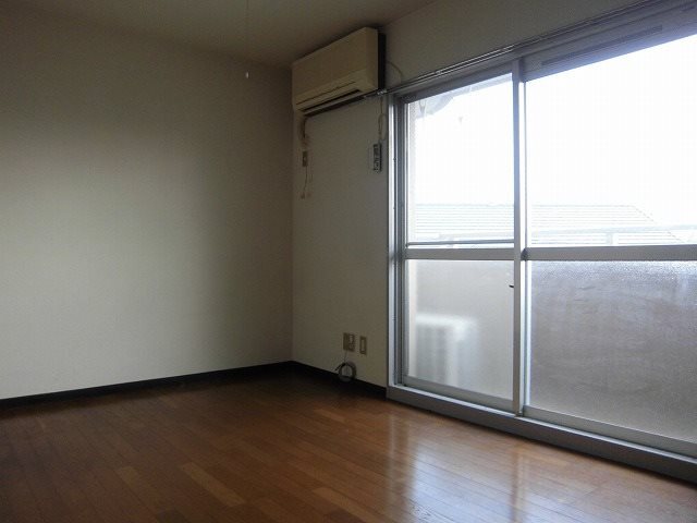 拡大写真：セントフォレスト後楽園 4階403の居間