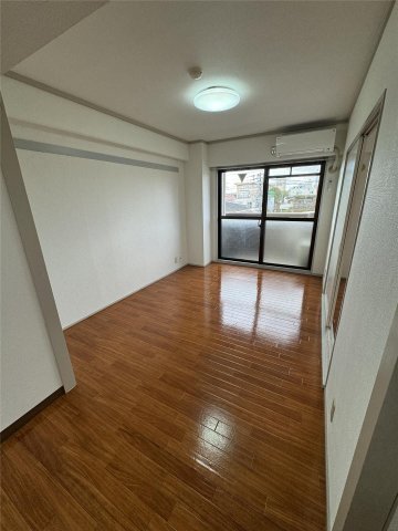 拡大写真:グランディール門田屋敷 2階402の居間