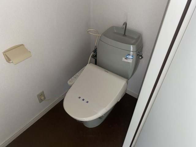 拡大写真：サンビレッジ西大寺　A 1階101のトイレ