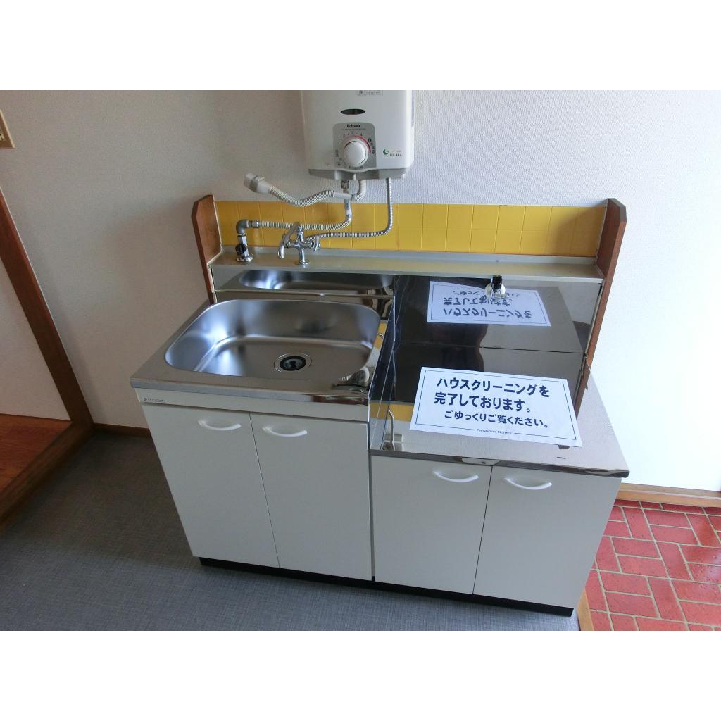 拡大写真:みよハイツ 1階101のコンパクトなキッチンで掃除もラクラク