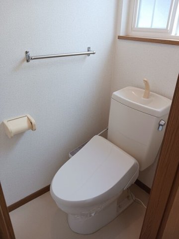 拡大写真:ヴィラ・フォンティーヌ 2階202のトイレです