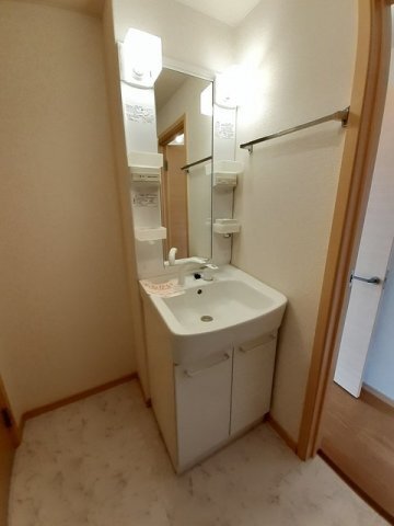 拡大写真:サニースポットB 2階203の脱衣スペースもあります