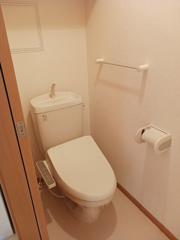 拡大写真:ア・ラ・モード.メゾン 2階205のトイレです