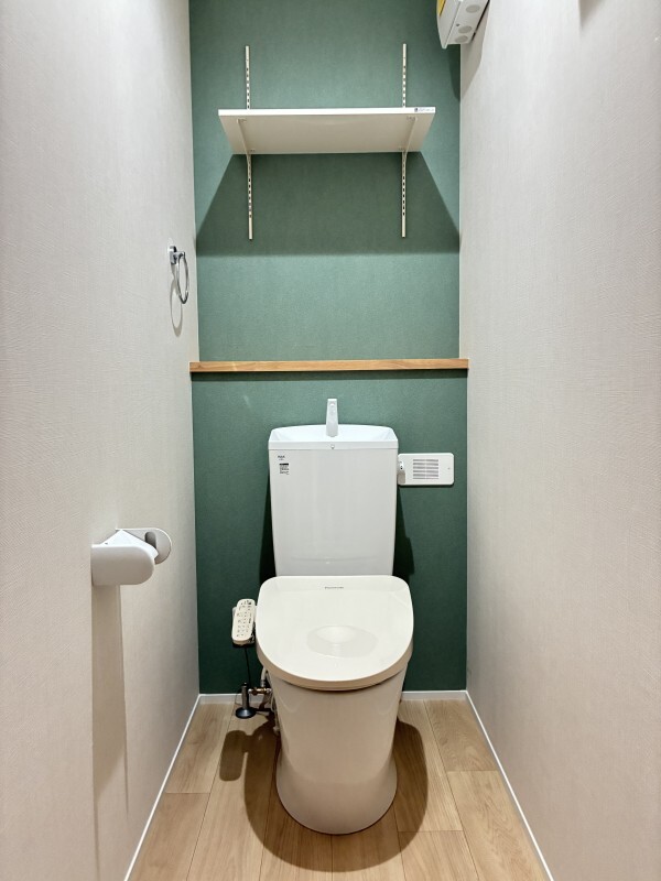 拡大写真:ユアメゾン益野 A 2階203の落ち着いたトイレです