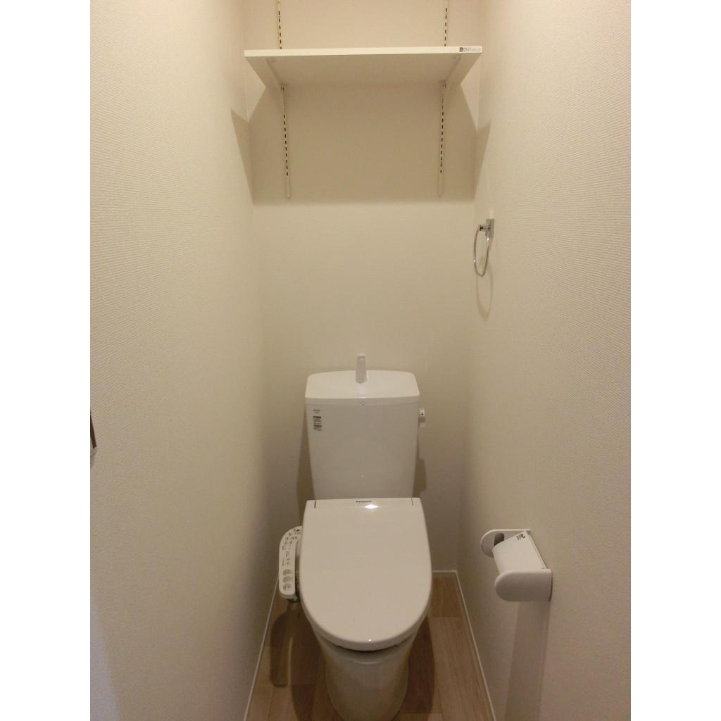 拡大写真:Calm Hills 5番館 1階102の清潔感のあるトイレです