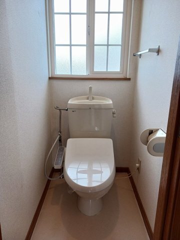 拡大写真:クレストールyoneda A 2階201のシンプルで使いやすいトイレです