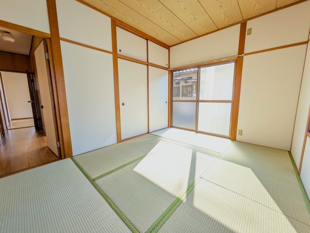 拡大写真:平福2丁目借家 1のくつろぎの場として、客間として、様々なシーンで活躍する和室