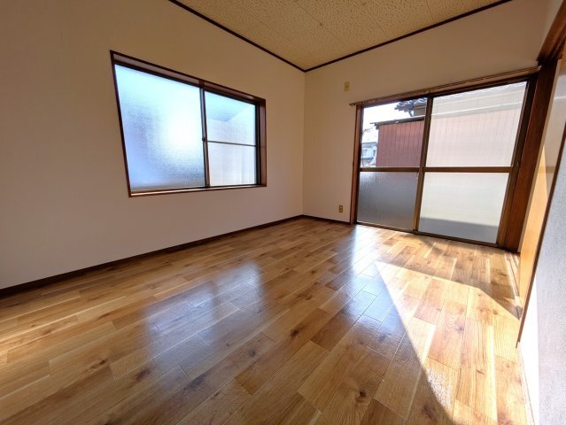 拡大写真:平福2丁目借家 1のゆったりとしたリビングです