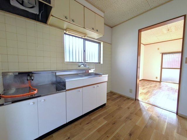 拡大写真:平福2丁目借家 1のコンパクトなキッチンで掃除もラクラク