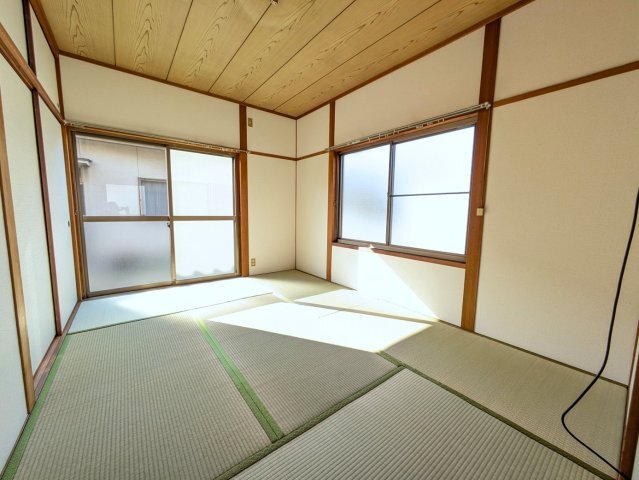 拡大写真:平福2丁目借家 1のフローリングだけでなく、和室もあります