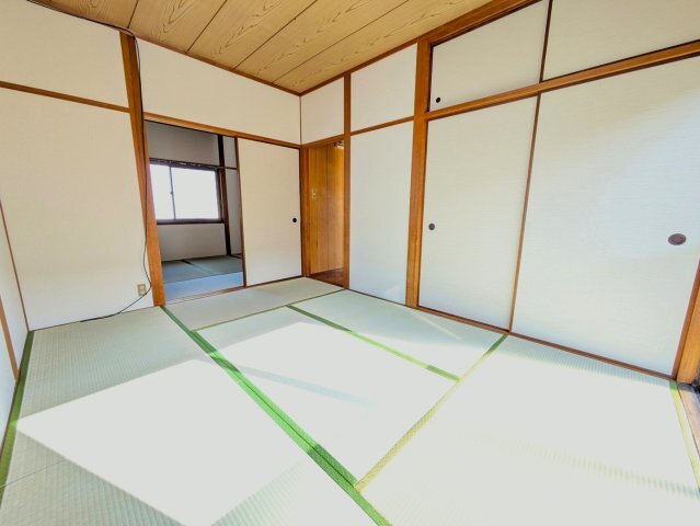 拡大写真:平福2丁目借家 1のフローリングだけでなく、和室もあります