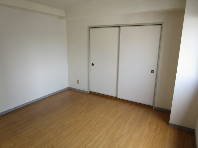 拡大写真：プレアール野田屋町 4階402の寝室