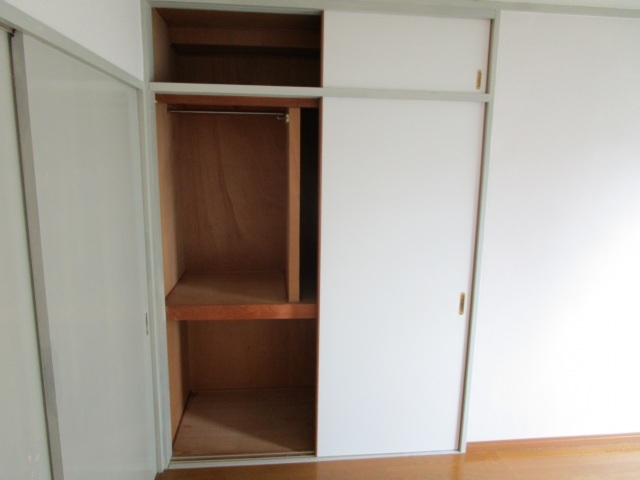 拡大写真：プレアール野田屋町 4階402の収納