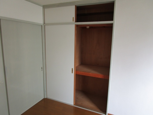 拡大写真：プレアール野田屋町 4階402の収納