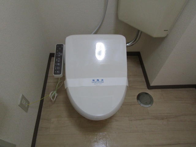拡大写真：プレアール野田屋町 4階402のトイレ