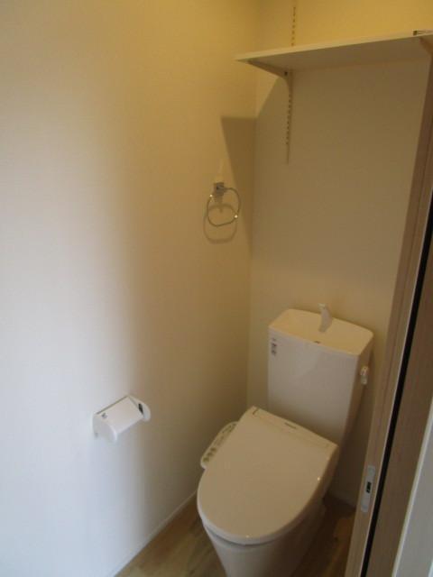 拡大写真:Calm Hills 6番館 1階102のトイレもきれいです