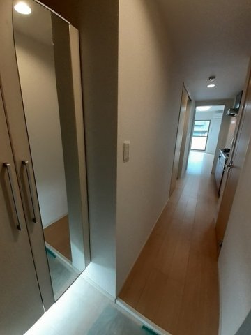 拡大写真:Mode Eight Ⅱ 1階110のゆったりとした玄関です