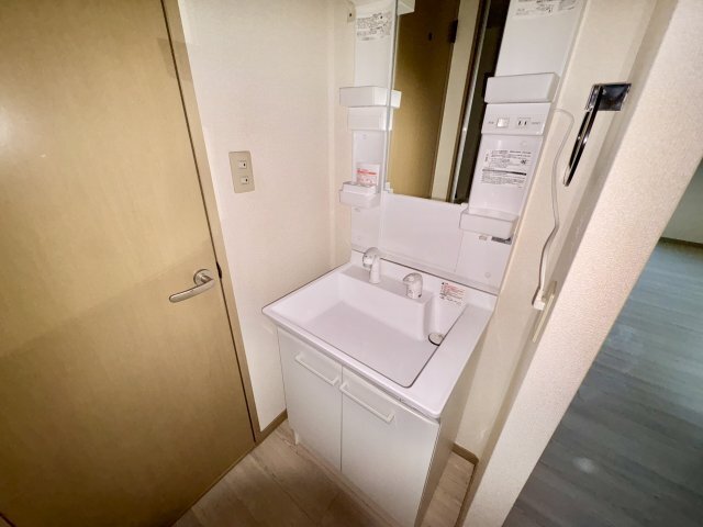 拡大写真:Cafeteria WAKE 2階203の洗面所です