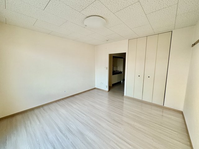 拡大写真:Cafeteria WAKE 2階203のゆったり過ごせる居間です