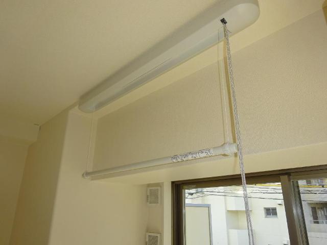 拡大写真:キアーズⅢ 2階202の室内物干し