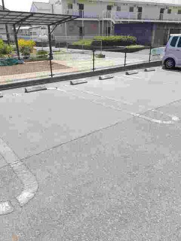 拡大写真：Ｔ’ｓ　ｓｑｕａｒｅ　雅 1階102の駐車スペースもあります