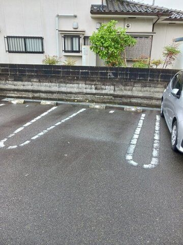 拡大写真:プリムラ 1階102のカースペースがあります