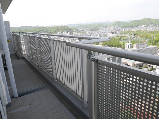 拡大写真:ファミールタワープラザ岡山 24階2412のバルコニー