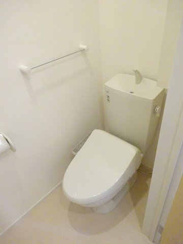 拡大写真:アルカンシエル18 1階102のトイレもきれいです