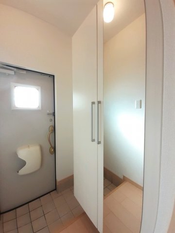 拡大写真:ベルコリーヌ 1階102のゆったりとした玄関です