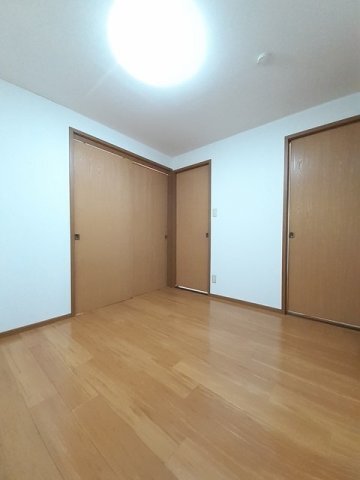 拡大写真:サンシティー臼井C 1階102のゆったり過ごせる居間です