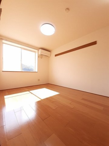拡大写真:サンシティー臼井C 1階102のきれいな内装です