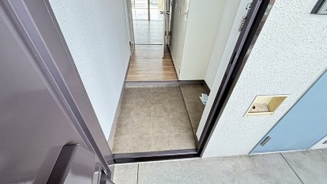 拡大写真：ラピーヌ円山 3階305の玄関