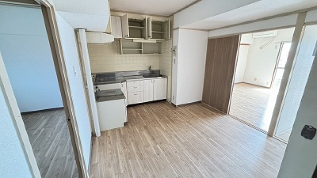 拡大写真：ラピーヌ円山 3階305の居間