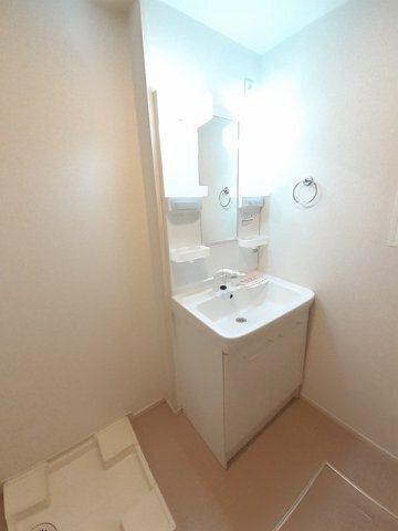 拡大写真:カローレ 1階101の洗面所