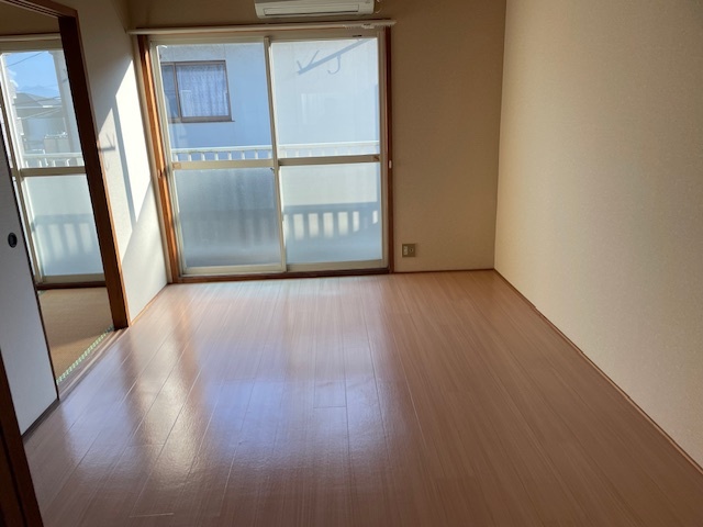 拡大写真:コーポリラ 2階203の居間