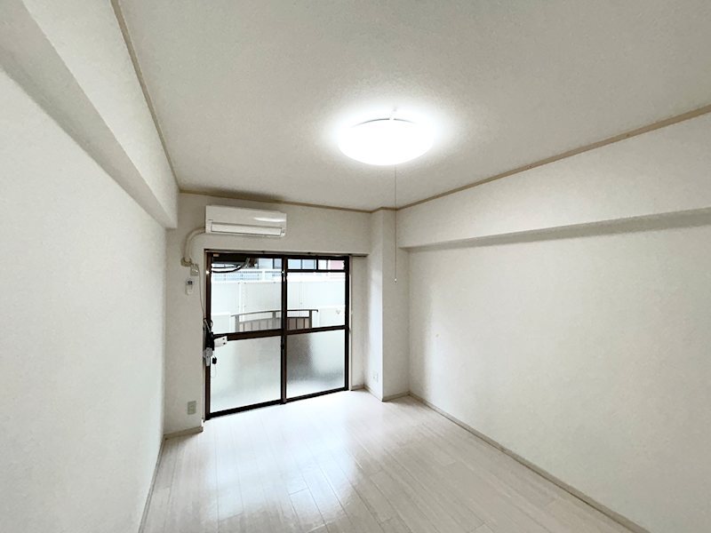 拡大写真:ウイング岡町 1階101の居間