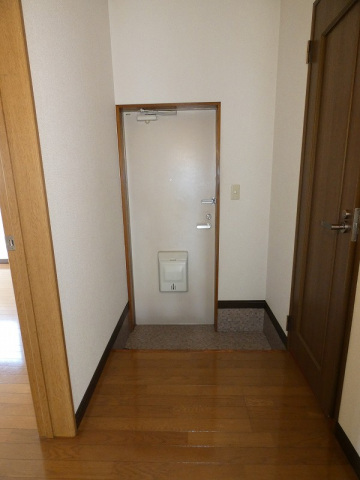 拡大写真：フォレスト大森 1階103の玄関