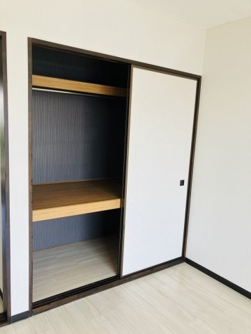 拡大写真:サンコーポ東古松 2階201の収納