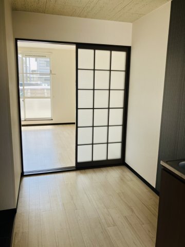 拡大写真:サンコーポ東古松 2階201の居間
