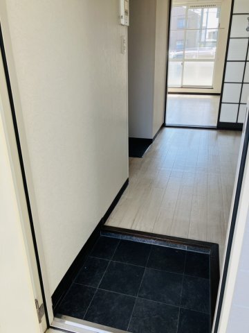 拡大写真:サンコーポ東古松 2階201の玄関