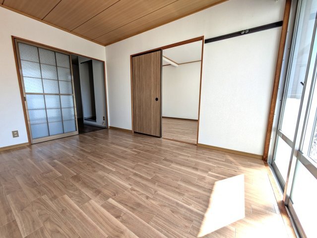 拡大写真:カーサ若葉A 2階202の洋室