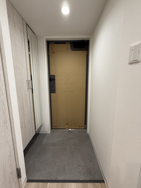 拡大写真：フォレスタ岡山医大前　 10階1008の玄関
