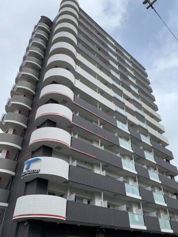 セレニテ新大阪プリエの外観