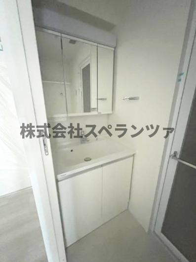 拡大写真:スプランディッド上本町WEST 13階1308の独立洗面台